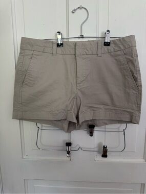 GAP Women’s Chino Shorts in Light Taupe